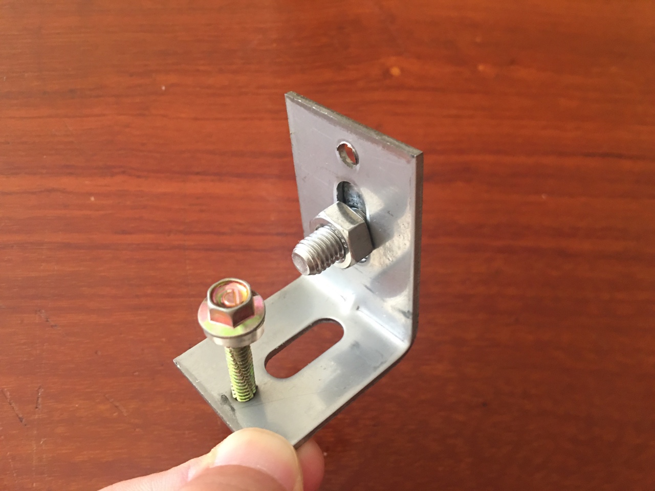 Kẹp pin chữ V